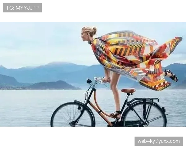 柳雅慧训练完直接拎爱马仕去接娃，这谁顶得住啊