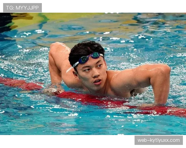 汪顺赛场上全神贯注，私下竟然这么会宠娃，看着不像游泳运动员啊！